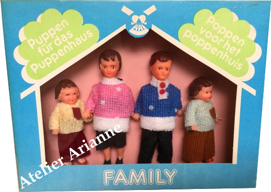 La famille des poupées Ari — La famille des poupées Ari — document original du blog, vue 1 — vue 1.