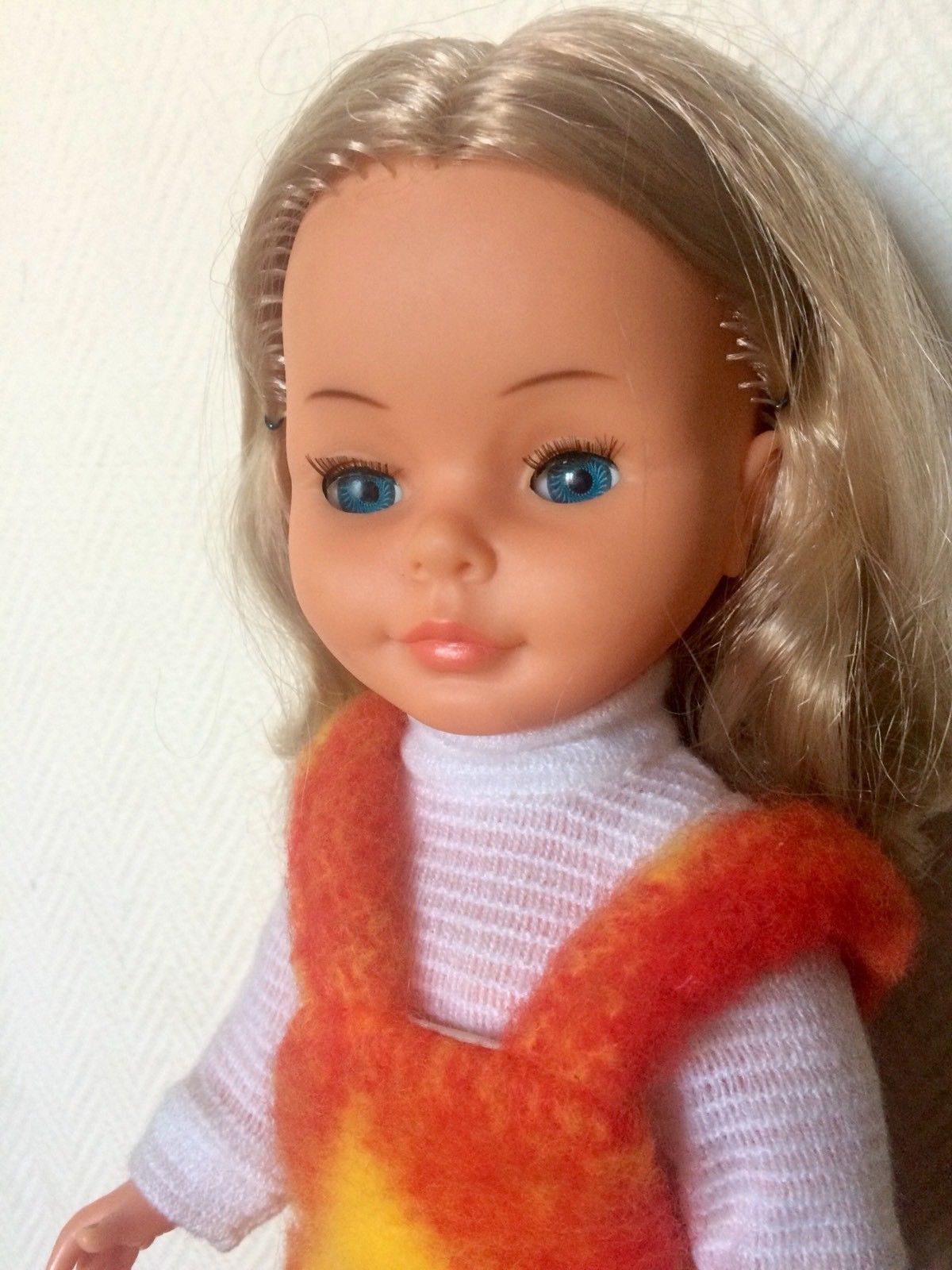 Poupée Bella Brijou – caractéristique, tenue et boîte d’origine — Poupée Bella Brijou – caractéristique, tenue et boîte d’origine — document original du blog, vue 2 — vue 2.