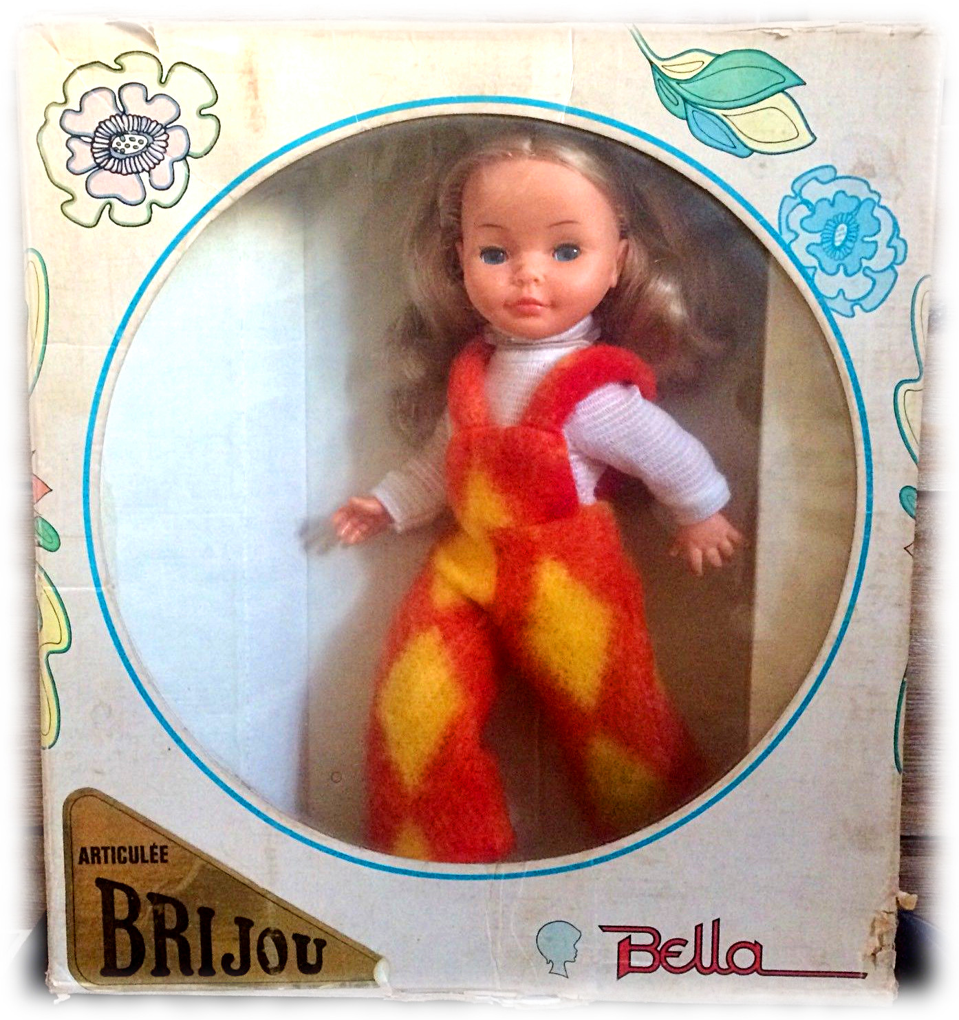 Poupée Bella Brijou – caractéristique, tenue et boîte d’origine — Poupée Bella Brijou – caractéristique, tenue et boîte d’origine — document original du blog, vue 1 — vue 1.