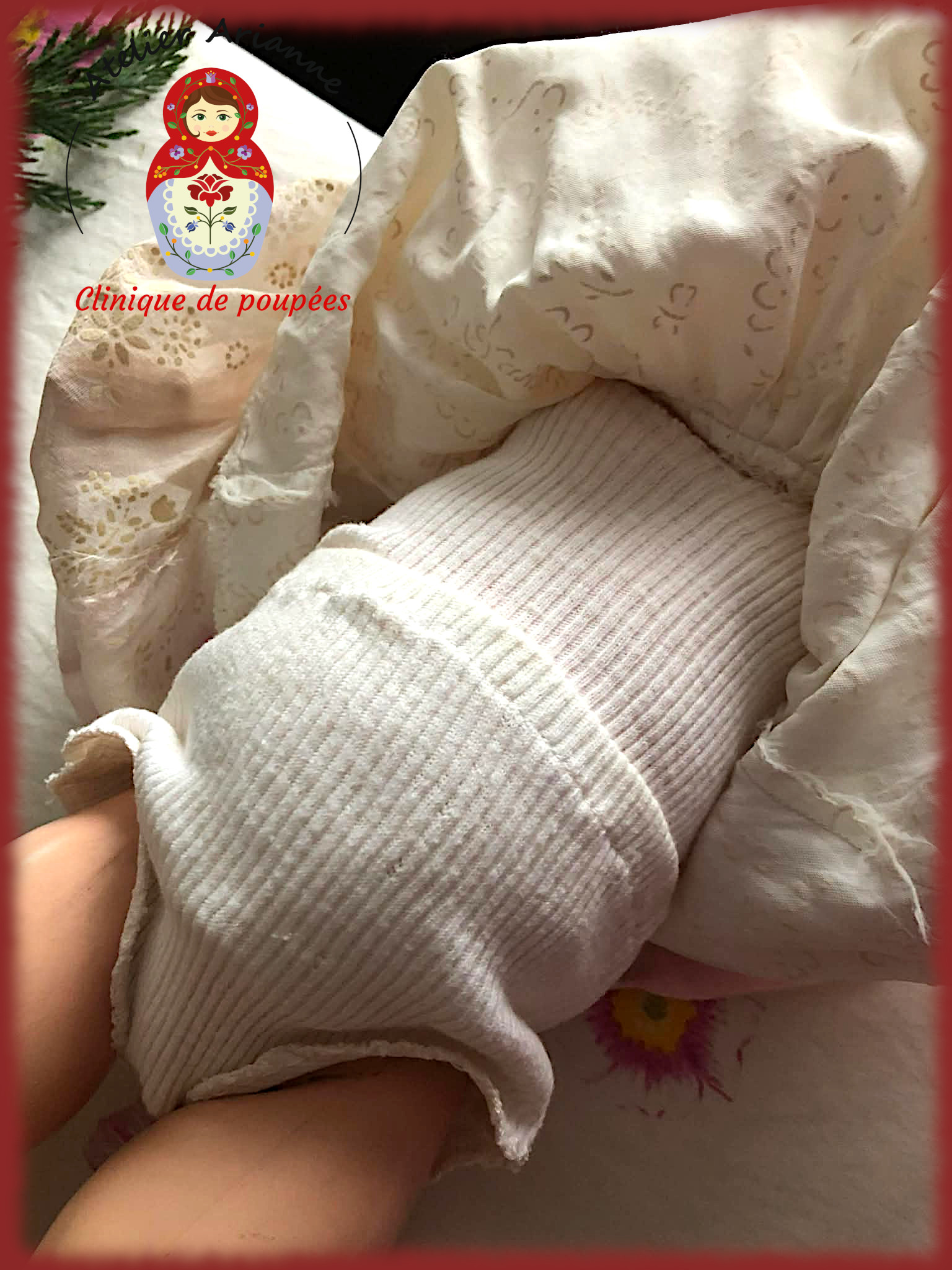 Poupée Bébé « Bambin » Raynal — Série : TOUS ENSEMBLE DANS LA VIE DU MUSÉE « Présentation des poupées dans leurs vêtements d’origine » Poupée Bébé « Bambin » Raynal — document original du blog, vue 4 — vue 4.
