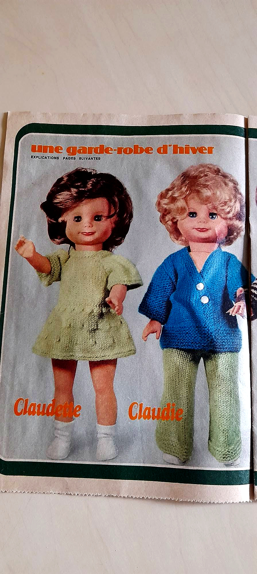 Modes de Paris, 1976 — poupées à coudre et garde-robe d’hiver, archives de Karin — Une garde-robe d’hiver : Claudette en robe et Claudie en jaquette et pantalon — vue 3.