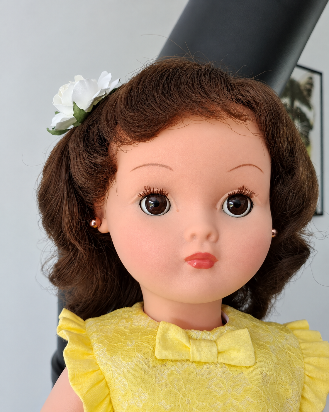 Marie-Christine, une poupée Bella et un souvenir de Noël — Portrait de Marie-Christine — vue 2.