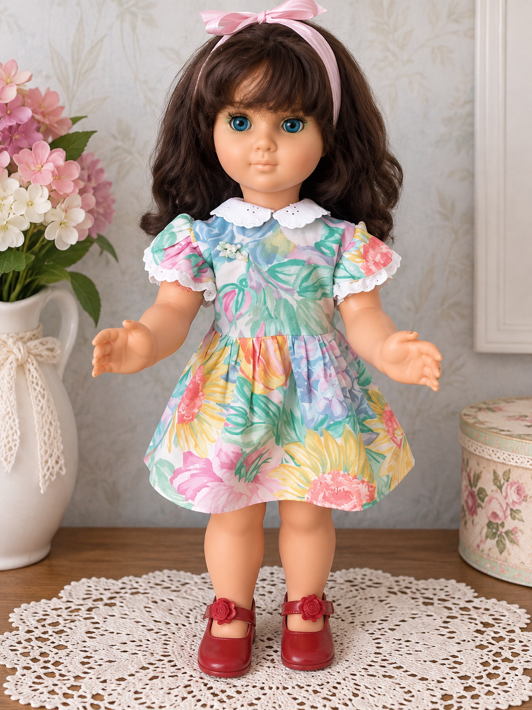 Bella — grande poupée de 55 cm — Poupée Bella de 55 cm présentée par Vincente — vue 1.