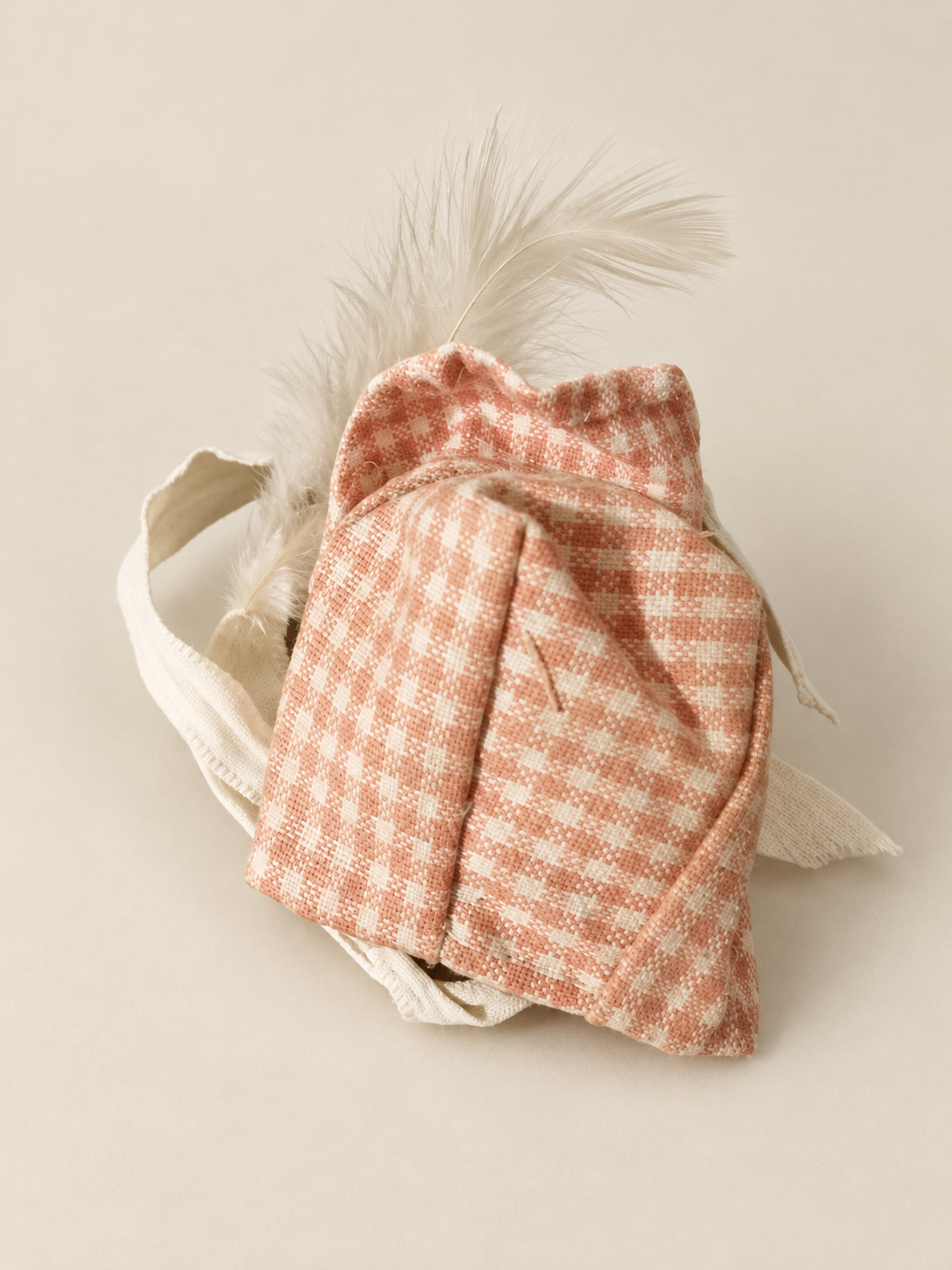 Lili d’Unica, son coffret et ses vêtements cousus main — collection de Françoise — Chapeau à carreaux — vue 5.