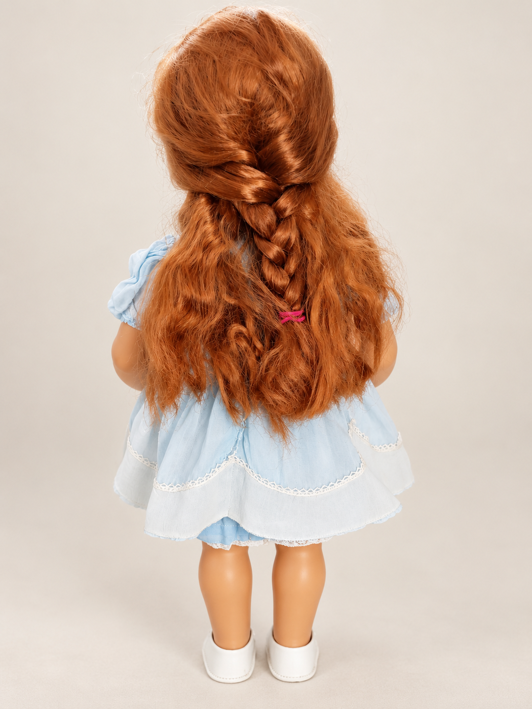 Poupée rousse aux yeux riboulants, marquée « MP 47 » — collection de Françoise — Chevelure rousse et tenue vues de dos — vue 3.