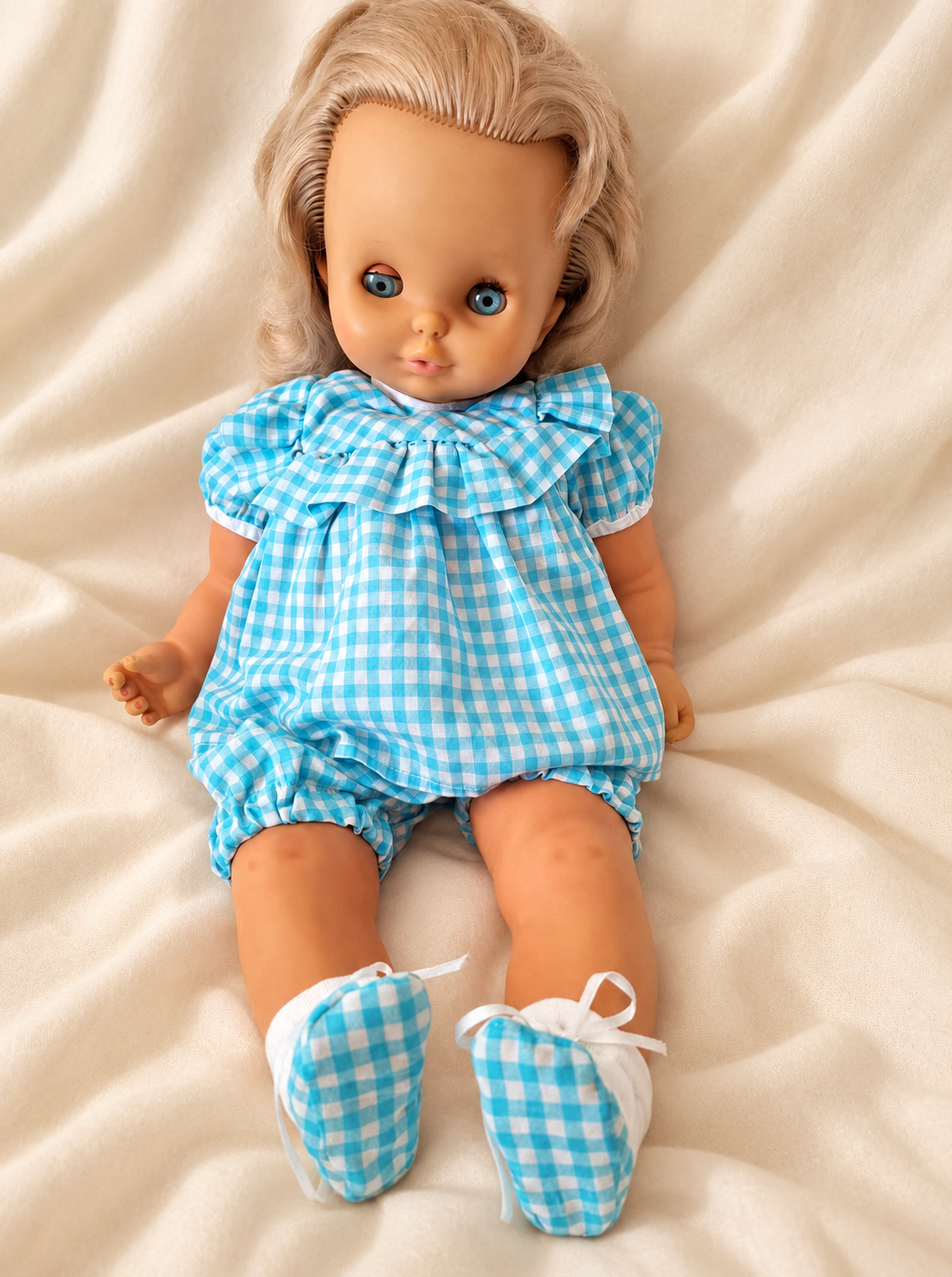 Poupée Clodrey appelée « Patou » par Marie-Noëlle — Noël 1970 — Poupée Clodrey appelée « Patou » par Marie-Noëlle, reçue à Noël 1970 et offerte au Musée Atelier Arianne ; nom commercial non confirmé — vue 1.