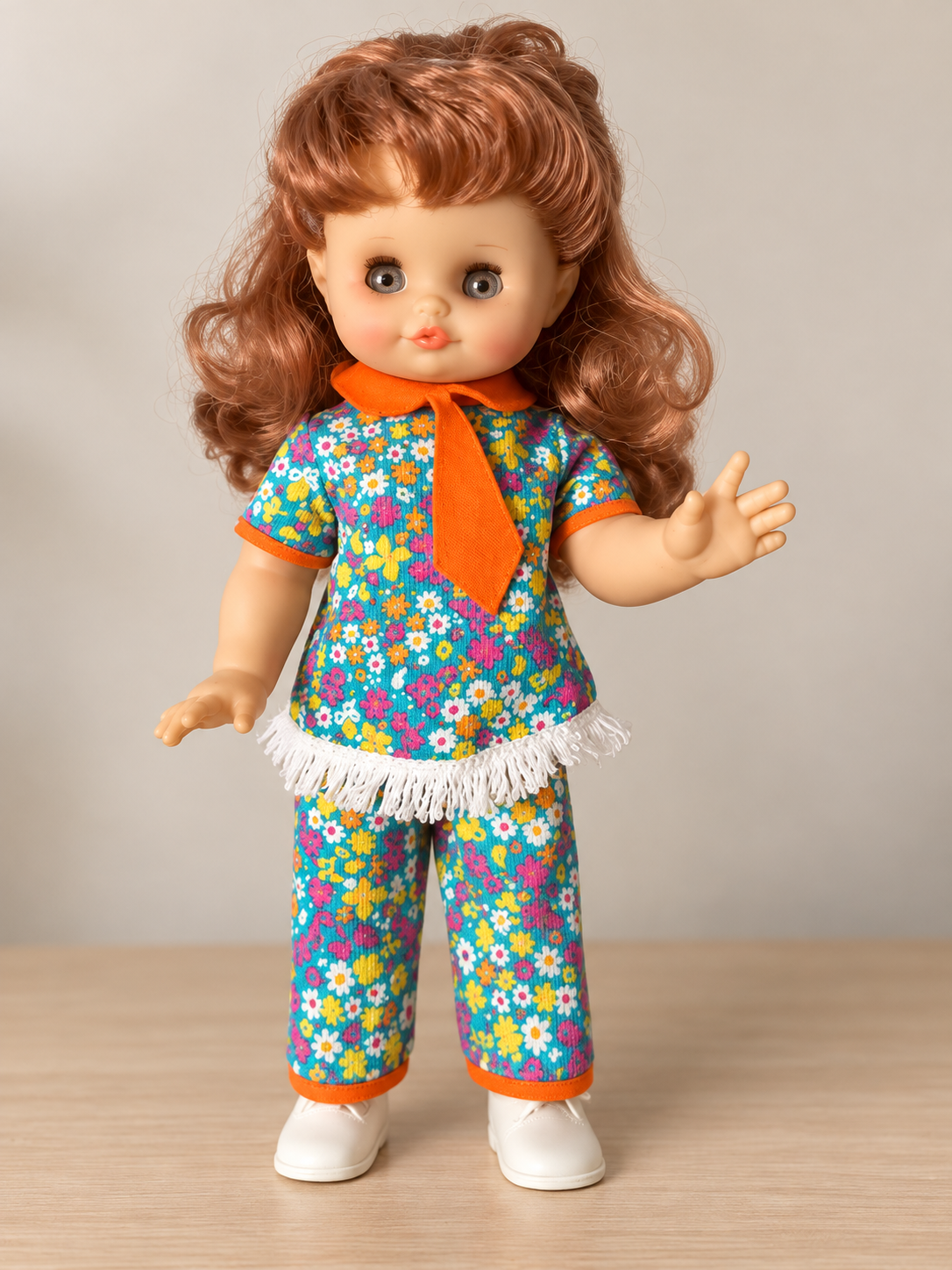 Poupée rousse Clodrey-Polyflex de 39 cm — collection de Claude — Poupée rousse de 39 cm en ensemble fleuri — vue 1.