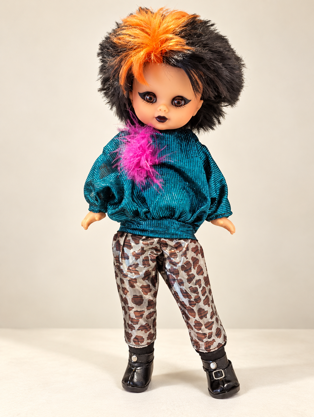 Punky de Clodrey — collection de Mali — Punky de Clodrey, à la chevelure noire et orange — collection de Mali — vue 1.